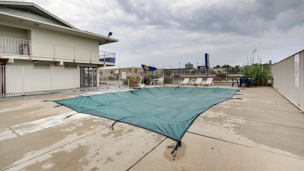 Motel 6 Manhattan Kansas Exteriör bild